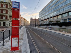 Dokončované opravy tramvajové trati v ulici Dukelských hrdinů. Foto: Zdopravy.cz / Jan Nevyhoštěný