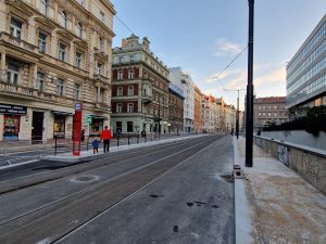 Dokončované opravy tramvajové trati v ulici Dukelských hrdinů. Foto: Zdopravy.cz / Jan Nevyhoštěný