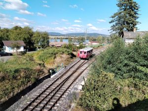 První vlak ve stanici Úštěk horní nádraží po 46 letech. Foto: Zubrnická museální železnice