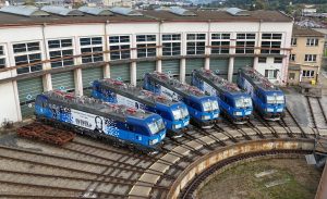 Lokomotivy Siemens Vectron s polepy osobností české železniční historie. Foto: ČD Cargo