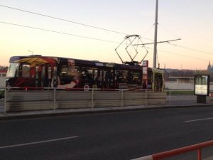 Tramvaj propagující Spartu Praha.
Zdroj: Sparta Praha