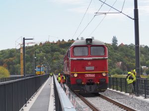 Zatěžovací zkouška Branického mostu - lokomotiva Sergej. Foto: Zdopravy.cz / Jan Nevyhoštěný