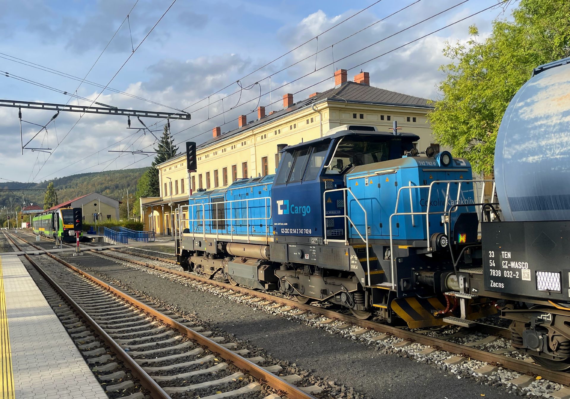 Lokomotiva řady 742.71 EffiShunter 1000M společnosti ČD Cargo ve stanici Děčín východ. Foto: Jan Sůra / Zdopravy.cz