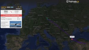 Odklon letu Emirates z Prahy.Zdroj: Flightradar24.com