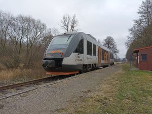 Jednotka Alstom Lint v zastávce Mlýnický Dvůr. Foto: Mapy.cz