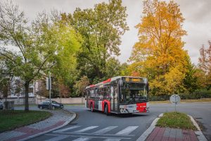 Autobus Solaris Urbino 10,5 v barvách PID. Foto: Ropid