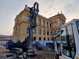 Rekonstrukce stropní desky stanice metra Florenc. Foto: Zdopravy.cz / Jan Nevyhoštěný