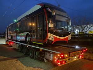 První z dvaceti trolejbusů Škoda 32Tr dorazil do Brna. Foto: DPMB