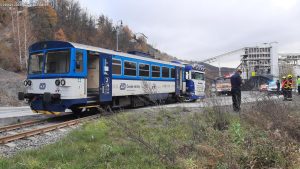 Střetnutí vlaku s nákladním automobilem v Jakubčovicích nad Odrou. Foto: Hasiči SŽ