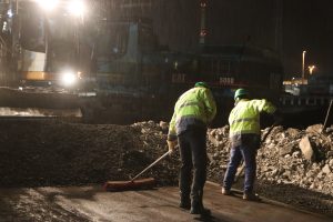 Noční demolice mostu přes D10 u Kosmonost. Foto: Pavel Švestka s.r.o.