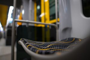 Nový interiér tramvaje Škoda 40T.
Zdroj: PMDP