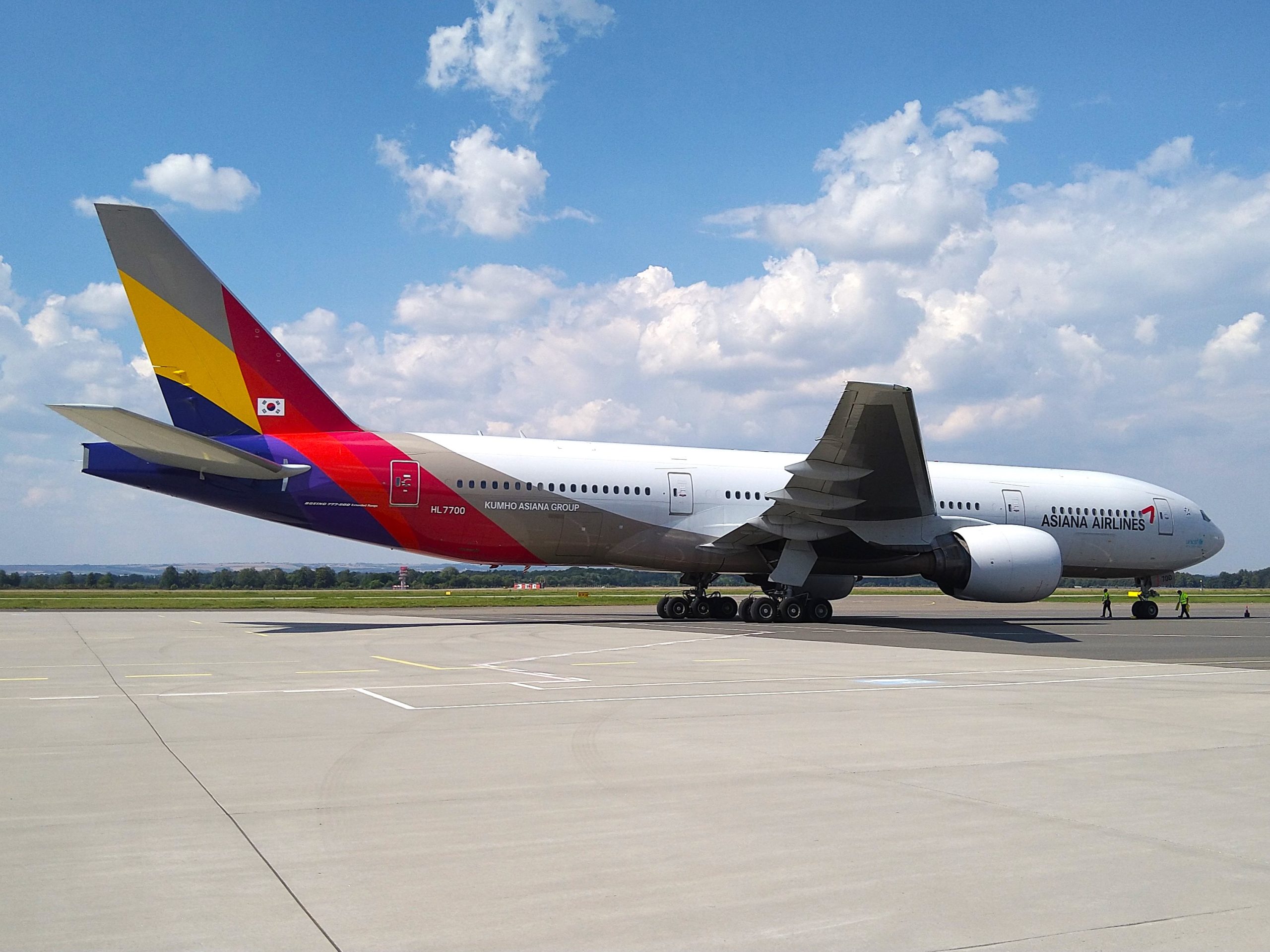 Boeing 777 letecké společnosti Asiana Airlines v Ostravě. Foto: Vojtěch Očadlý