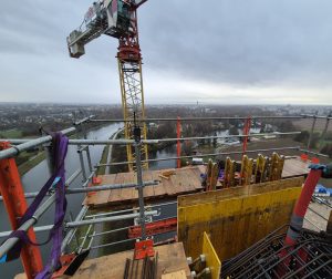 Stavba největšího lanového mostu v ČR na obchvatu Pardubic. Foto: ŘSD