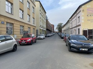 Parkovací situace v okolí MNO.
Foto: Zdopravy.cz / Vojtěch Očadlý