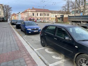 Parkovací situace v okolí MNO.
Foto: Zdopravy.cz / Vojtěch Očadlý