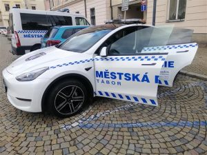 Tesla model Y u Městské policie Tábor. Zdroj: Město Tábor