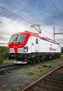 Osmý Vectron. ORLEN Unipetrol Doprava pokročil s modernizací lokomotiv