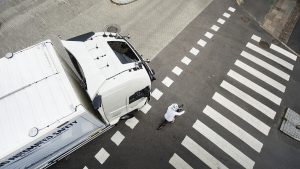 Nový systém má varovat řidiče náklaďáků před cyklisty. Foto: Volvo Trucks