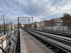 Železniční trať na Výtoni mezi Vltavou a vinohradskými tunely. Autor: Zdopravy.cz/Jan Šindelář