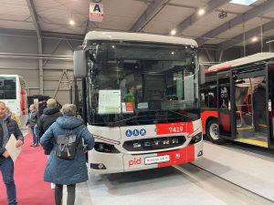 Autobus Setra ML 500 LE pro Umbrellu v barvách PID. Foto: Jan Sůra / Zdopravy.cz