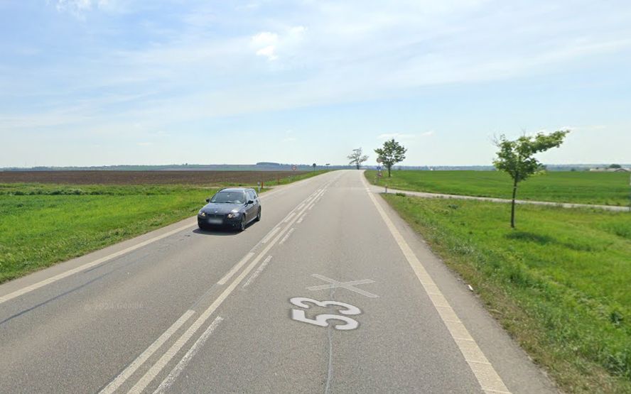 Silnice I/53 u Suchohrdel u Miroslavi. Foto: Google Street View