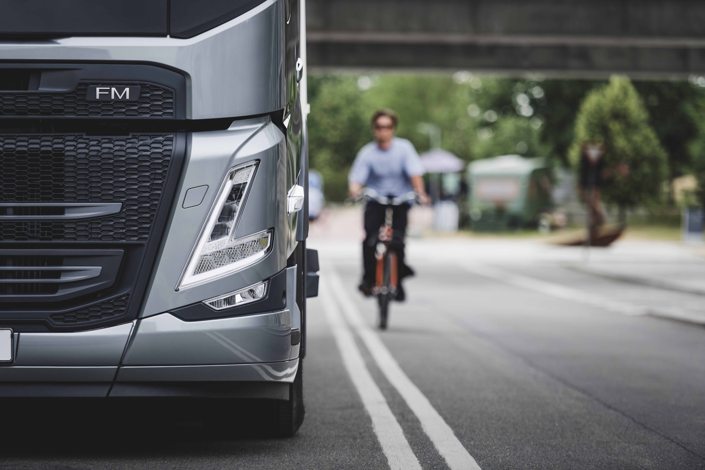 Nový systém má varovat řidiče náklaďáků před cyklisty. Foto: Volvo Trucks