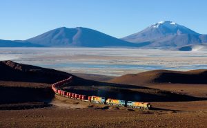 GL26C-2 2005 dopravce FCAB (Ferrocarril de Antofagasta a Bolivia) mezi Ascotan a Salar de Ascotan, Chile. Foto: David Gubler