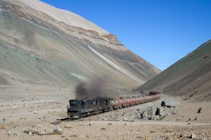 GR12U 401 dopravce Ferronor (Empresa de Transporte Ferroviario S.A.) mezi Montandón a Agua Dulce, Chile. Foto: David Gubler