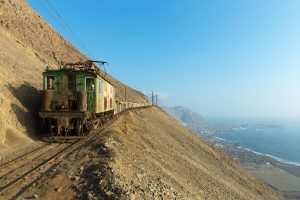 GE 289A "Boxcab" dopravce Sociedad Quimica y Minera de Chile mezi Reverso a Carmelita, Chile. Foto: David Gubler