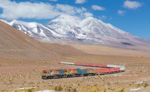 GT22CU-3 2403 dopravce FCAB (Ferrocarril de Antofagasta a Bolivia) mezi San Pedro und Ascotan, Chile. Foto: David Gubler