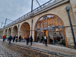 První zasklený oblouk Negrelliho viaduktu se v Praze otevřel veřejnosti. Foto: Zdopravy.cz / Jan Nevyhoštěný