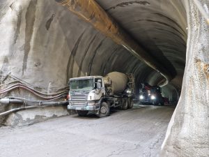 Přístupový tunel pro dopravu materiálu do stanice metra D Pankrác. Foto: Zdopravy.cz / Jan Nevyhoštěný