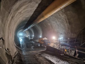 Přístupový tunel pro dopravu materiálu do stanice metra D Pankrác. Foto: Zdopravy.cz / Jan Nevyhoštěný