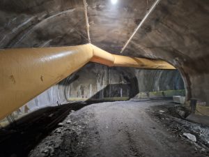 Přístupový tunel pro dopravu materiálu do stanice metra D Pankrác. Foto: Zdopravy.cz / Jan Nevyhoštěný