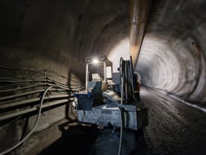 Přístupový tunel pro dopravu materiálu do stanice metra D Pankrác. Foto: Zdopravy.cz / Jan Nevyhoštěný