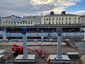 Pokračující výstavba nových nástupišť pražského Masarykova nádraží. Foto: Zdopravy.cz / Jan Nevyhoštěný