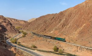 Třída 60 dopravce RAI (Islamic Republic of Iran Railways) mezi Firuz Kuh a Mahabad, Írán. Foto: David Gubler