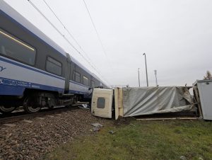 Nehoda na přejezdu v polské obci Nowa Sucha.
Zdroj: Komenda Powiatowa Państwowej Straży Pożarnej w Sochaczewie