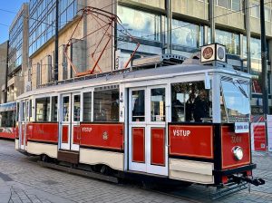 Historická tramvaj MEVRO. Foto: DPP, Dan Šabík