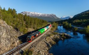 159 005 dopravce OnRail mezi Verma a Bjorli, Norsko. Foto: David Gubler