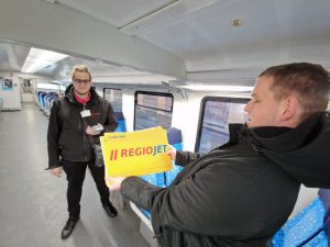 První den provozu RegioJetu na pražské městské lince. Foto: Jan Nevyhoštěný / Zdopravy.cz