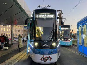 Vánoční tramvaj Dopravního podniku Ostrava (DPO).
Foto: Zdopravy.cz / Vojtěch Očadlý