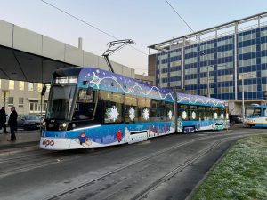 Vánoční tramvaj Dopravního podniku Ostrava (DPO).
Foto: Zdopravy.cz / Vojtěch Očadlý