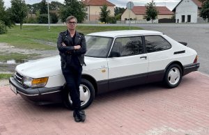 Jaroslav Rudiš a jeho Saab.  Foto: Ladislav Knaupner / Viking Cars