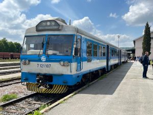 Osijek a souprava směr Beli Manastir na hranicích s Chorvatskem