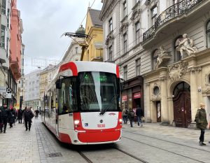 Tramvaj DPMB EVO2 (Drak) v centru Brna. Autor: Zdopravy.cz/Jan Šindelář