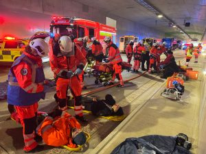 Složky IZS nacvičovaly v tunelu Pohůrka.
Zdroj: HZS JčK