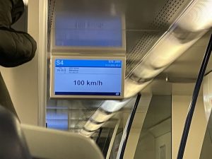 Na trati Brno - Zastávka lze aktuálně jezdit max. 100 km/h. Autor: Zdopravy.cz/Jan Šindelář