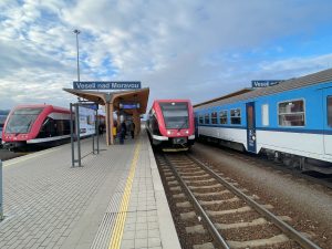 Jednotky Stadler GTW společnosti Arriva vlaky ve Veselí nad Moravou. Foto: Jan Sůra / Zdopravy.cz