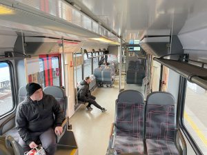 Interiér jednotky Stadler GTW v Jihomoravském kraji. Foto: Jan Sůra / Zdopravy.cz